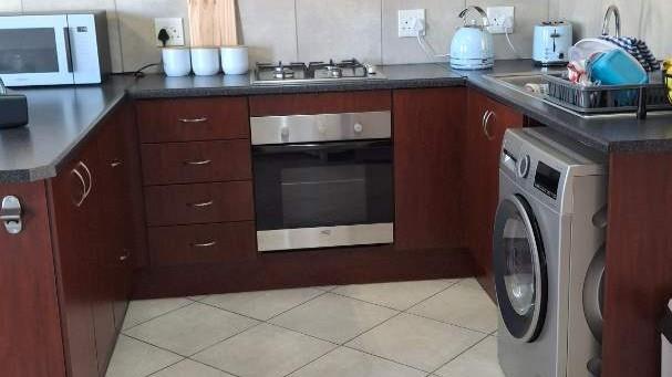 2 Bedroom Property for Sale in Buhrein Western Cape